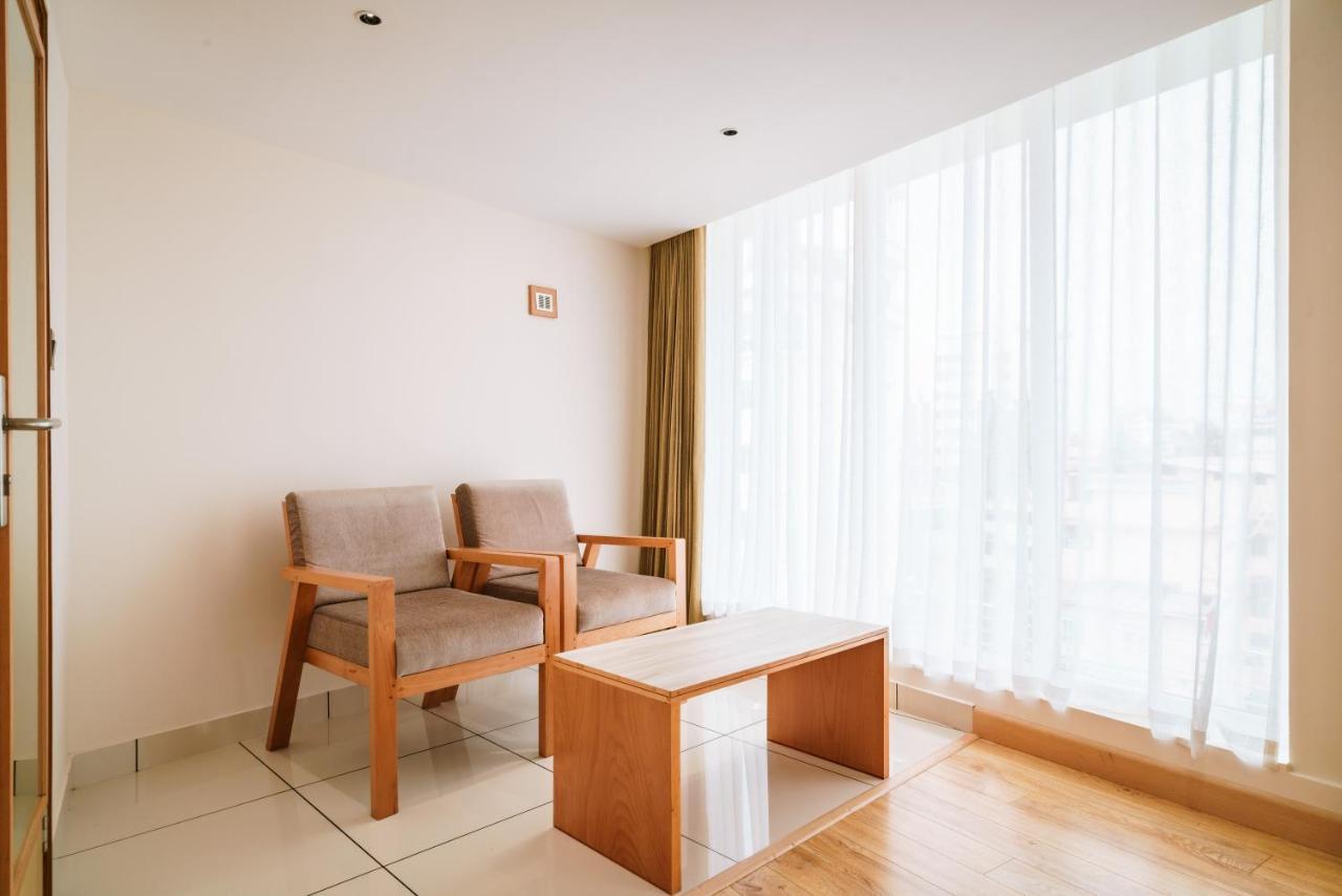 Townbridge Hotels & Suites Kochi Exterior foto