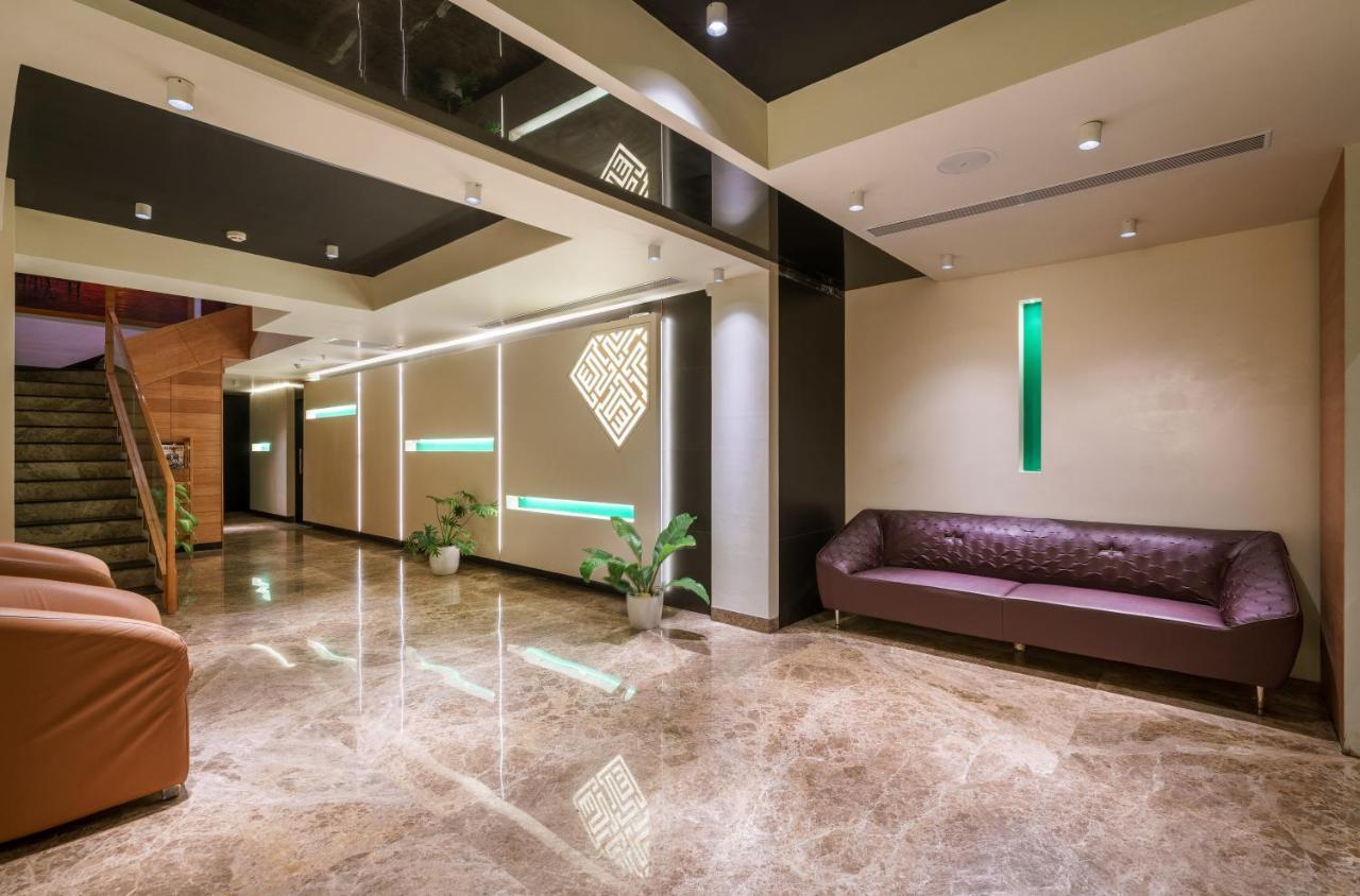 Townbridge Hotels & Suites Kochi Exterior foto